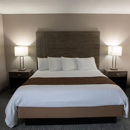 Lomira Inn And Suites 외부 사진