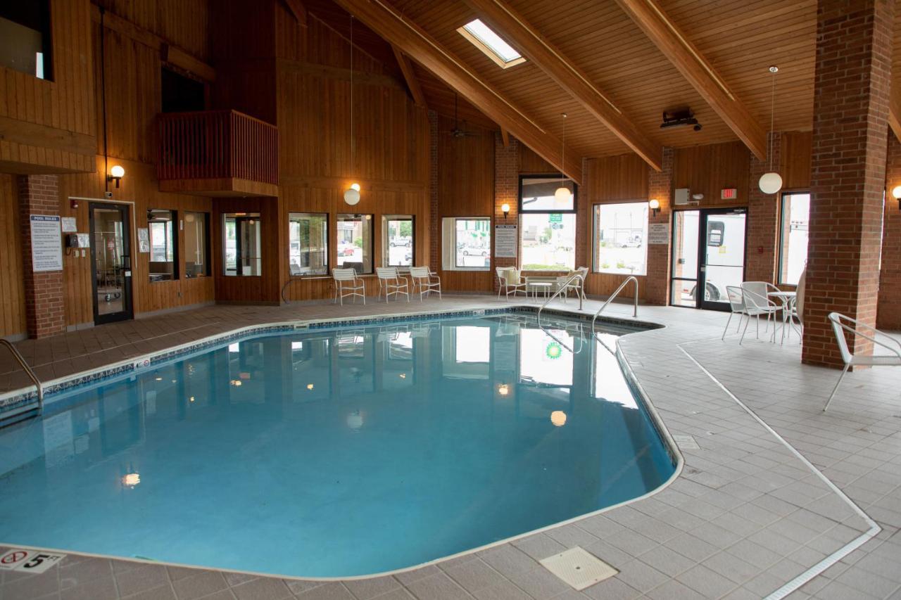 Lomira Inn And Suites 외부 사진