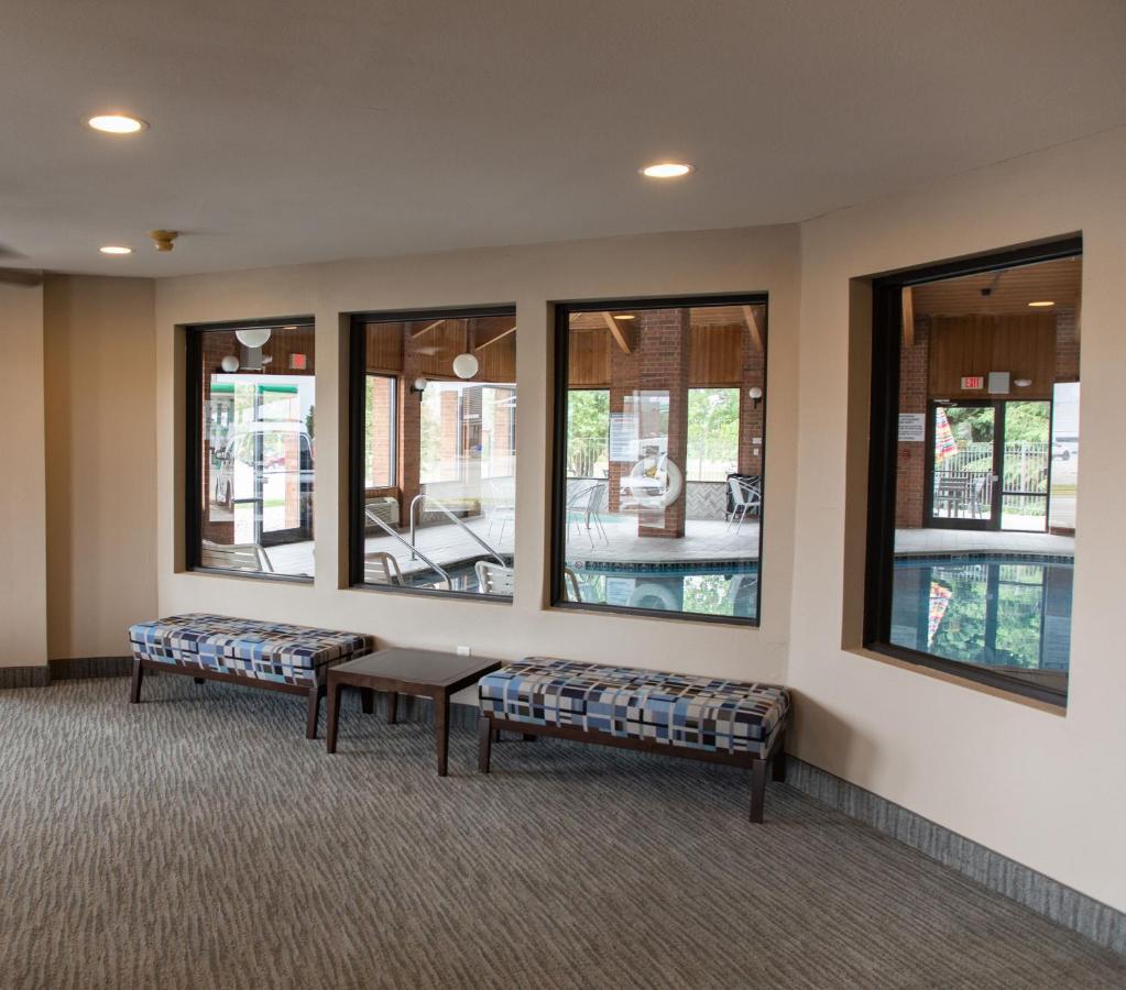Lomira Inn And Suites 외부 사진