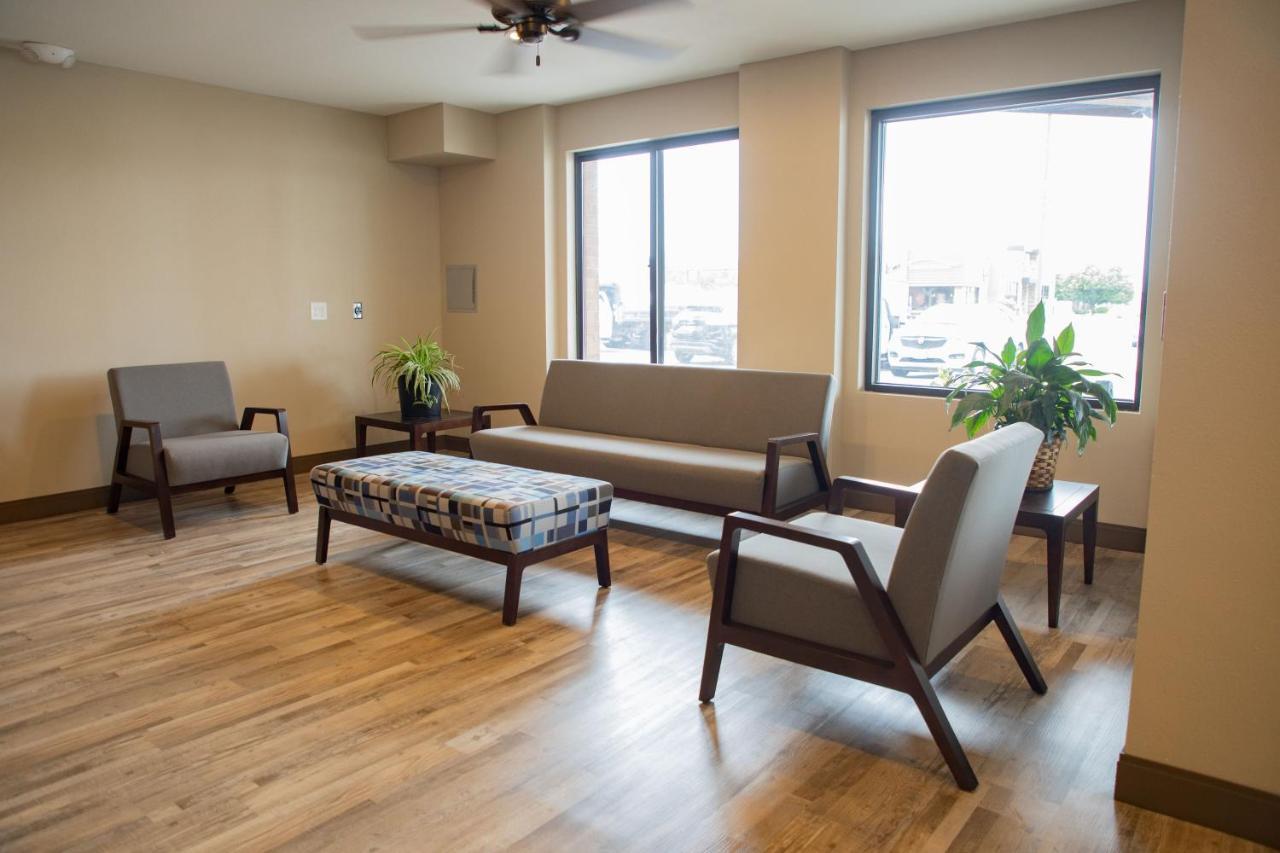 Lomira Inn And Suites 외부 사진