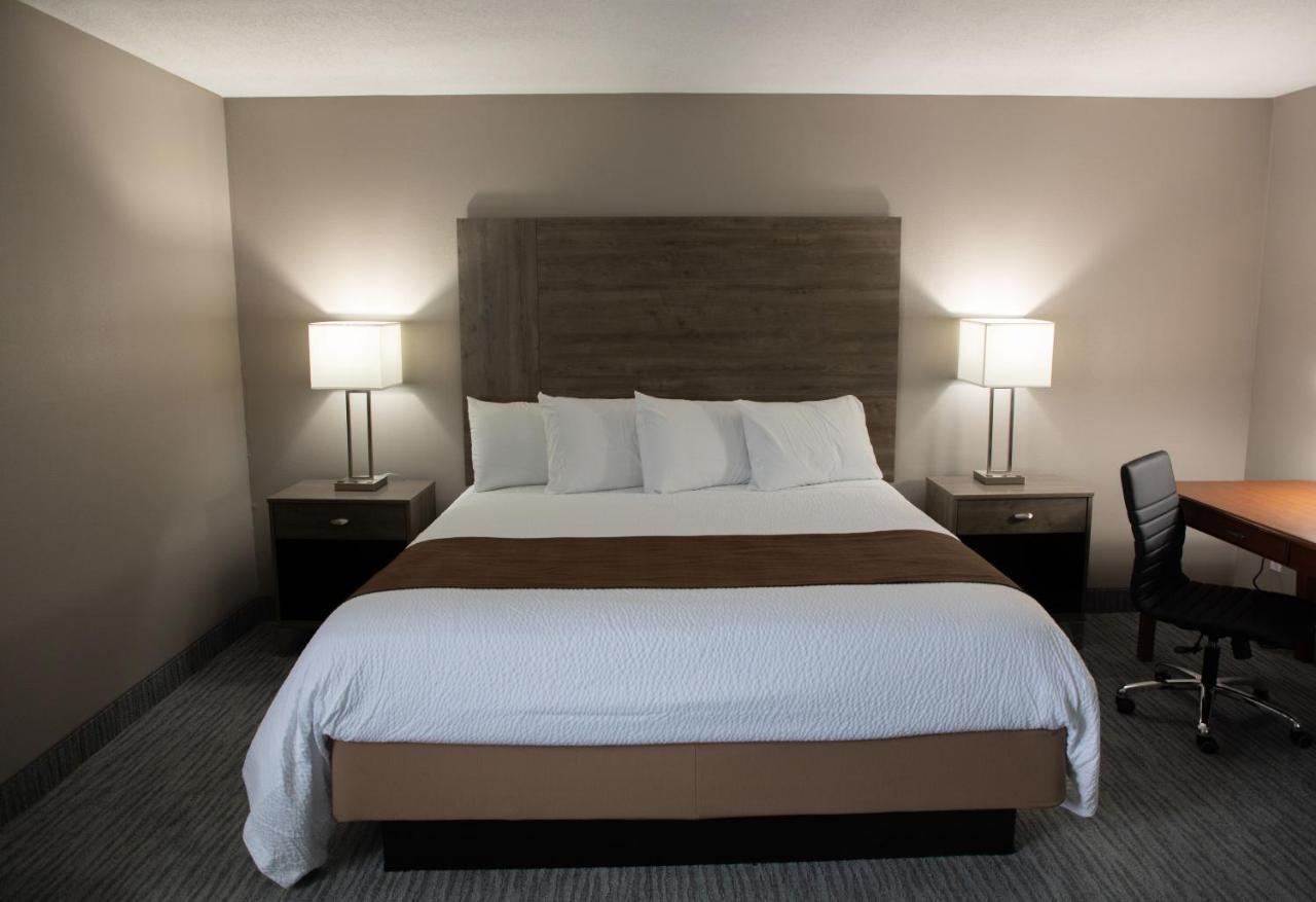 Lomira Inn And Suites 외부 사진