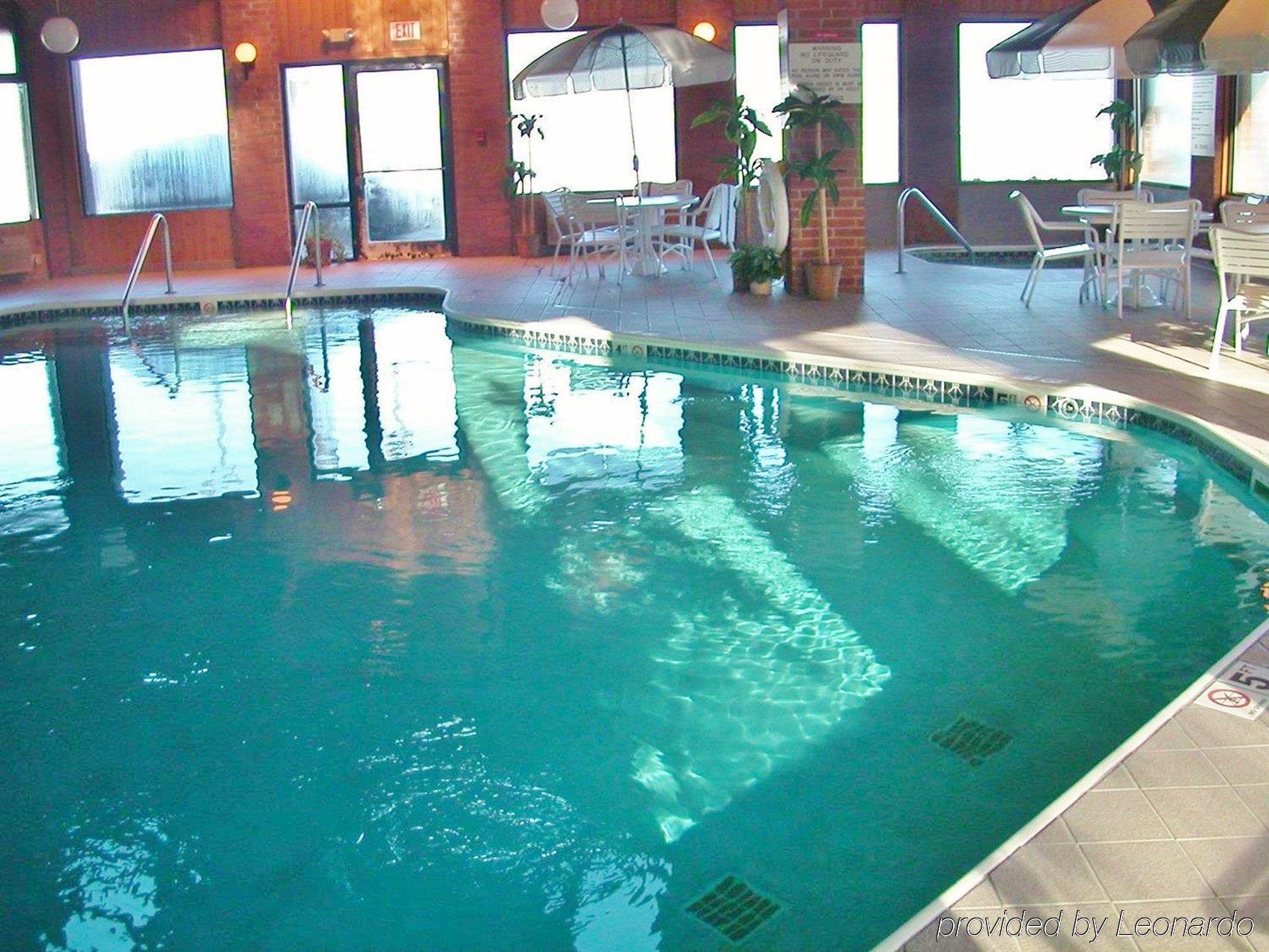 Lomira Inn And Suites 외부 사진