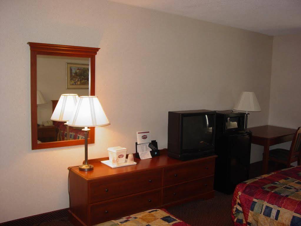 Lomira Inn And Suites 외부 사진