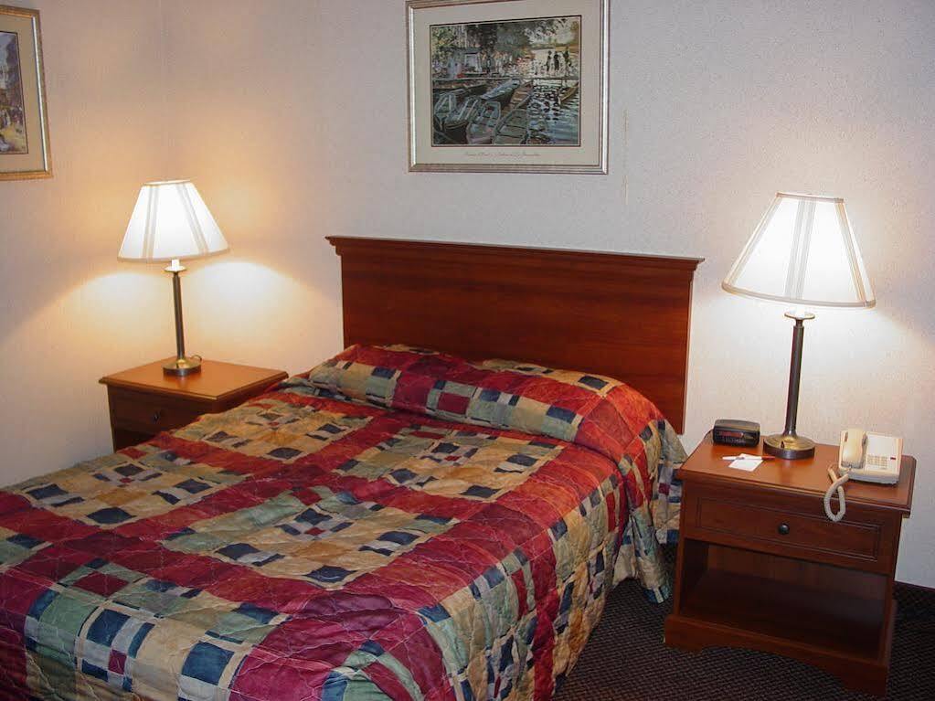 Lomira Inn And Suites 외부 사진