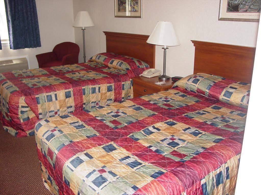 Lomira Inn And Suites 외부 사진