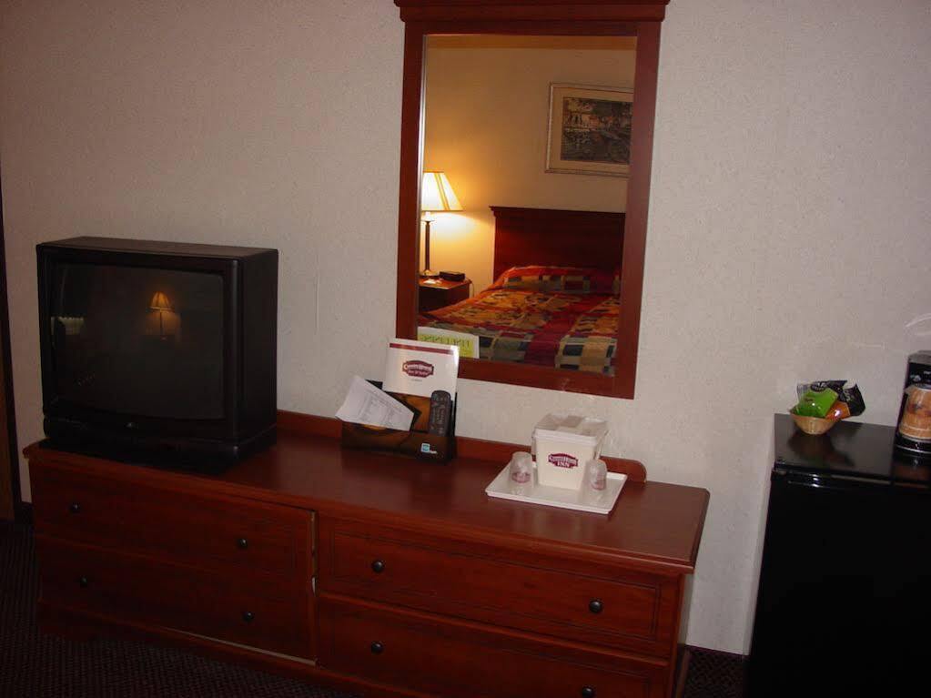 Lomira Inn And Suites 외부 사진