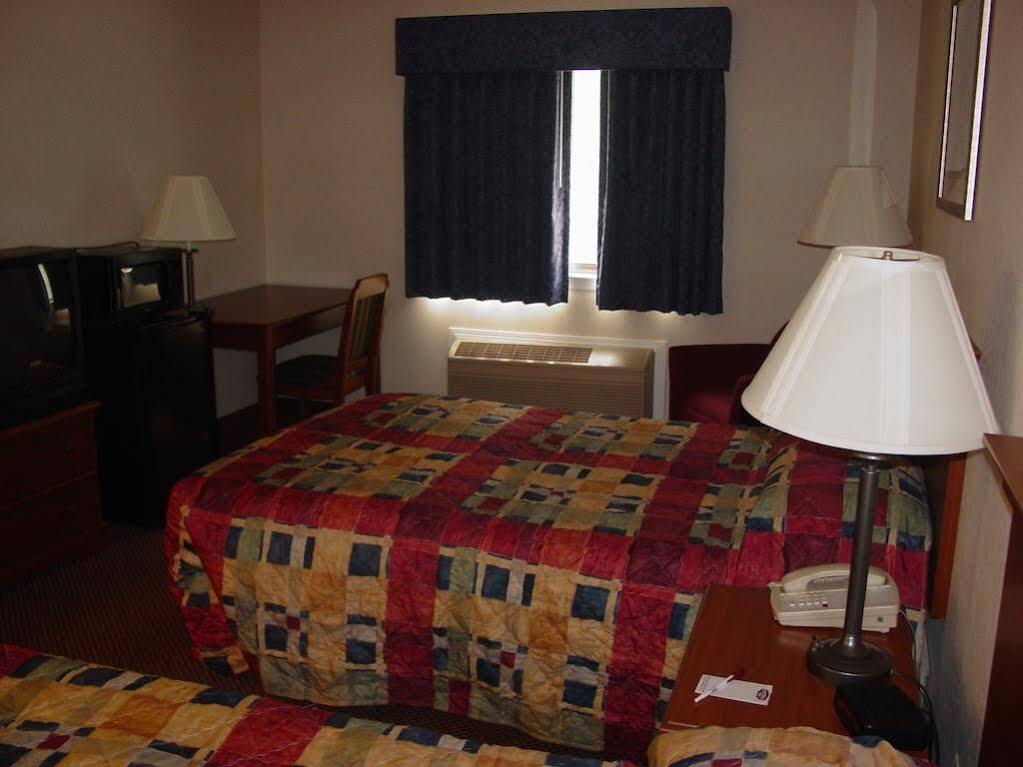 Lomira Inn And Suites 외부 사진